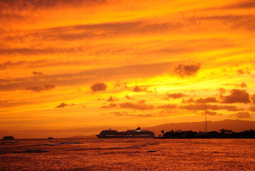 Pride of America leaving Honolulu Harbor