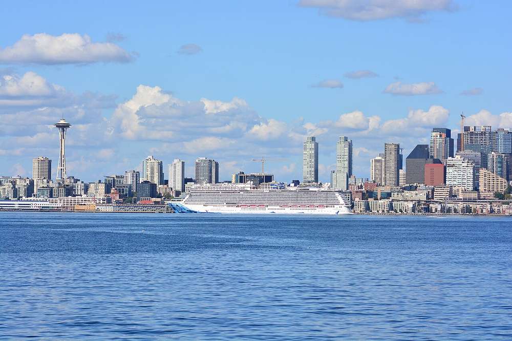 Norwegian Bliss docked at the Seattle waterfront